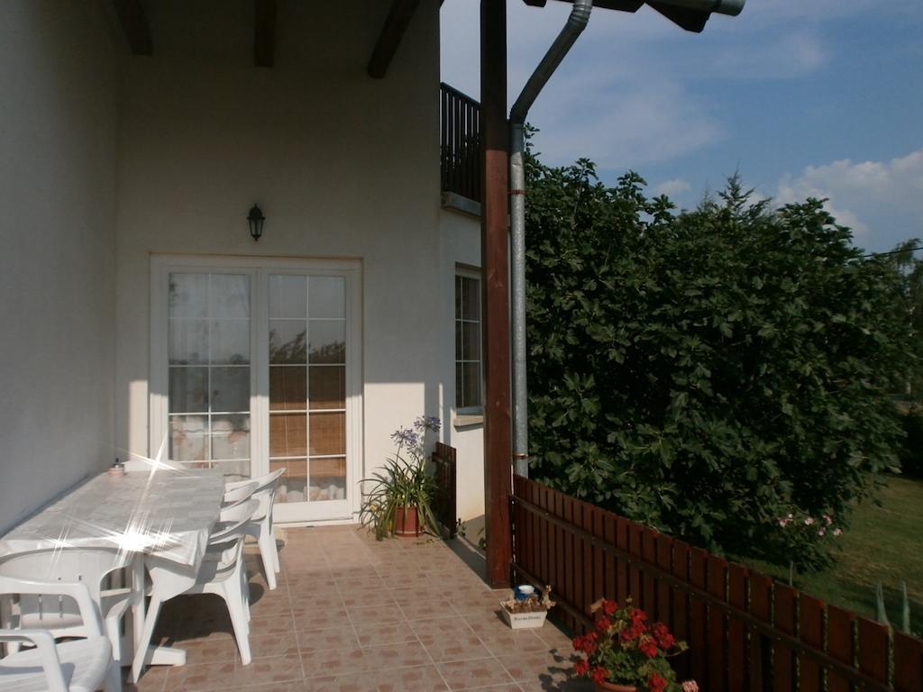 Feher Rozsa Apartman Черсегтомай Номер фото