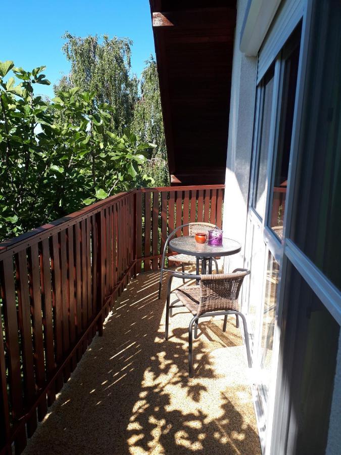 Feher Rozsa Apartman Черсегтомай Экстерьер фото